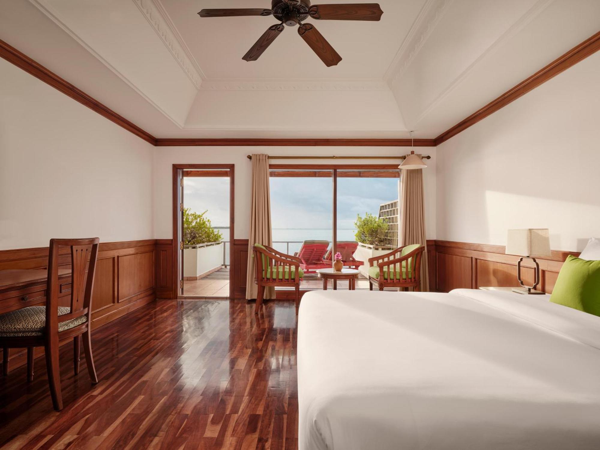 Park Sun Island - Complimentary One Way Domestic Transportation For Of 7 Nights And 01 April To 30 September 2025